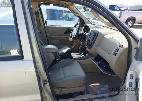 2005 Ford Escape Xls z USA, uszkodzony, nr VIN 1FMYU02ZX5KA48146